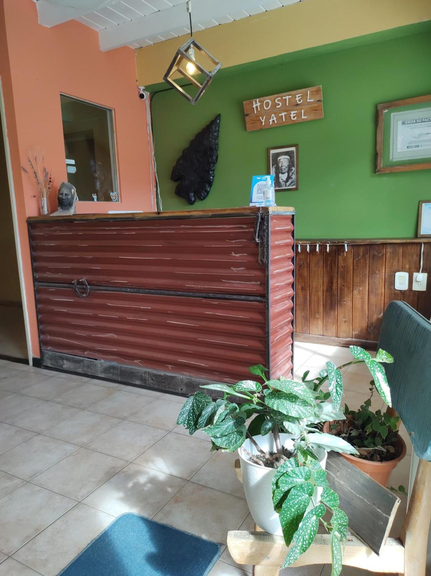 Hostel Yatel El Calafate Esterno foto
